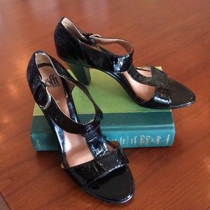NWOT Sofft Fane black patent heel size 8 1/2